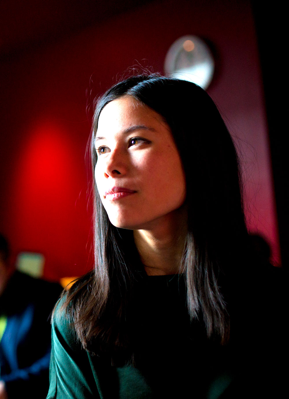 Portrettbilde av dame med mørkt hår.