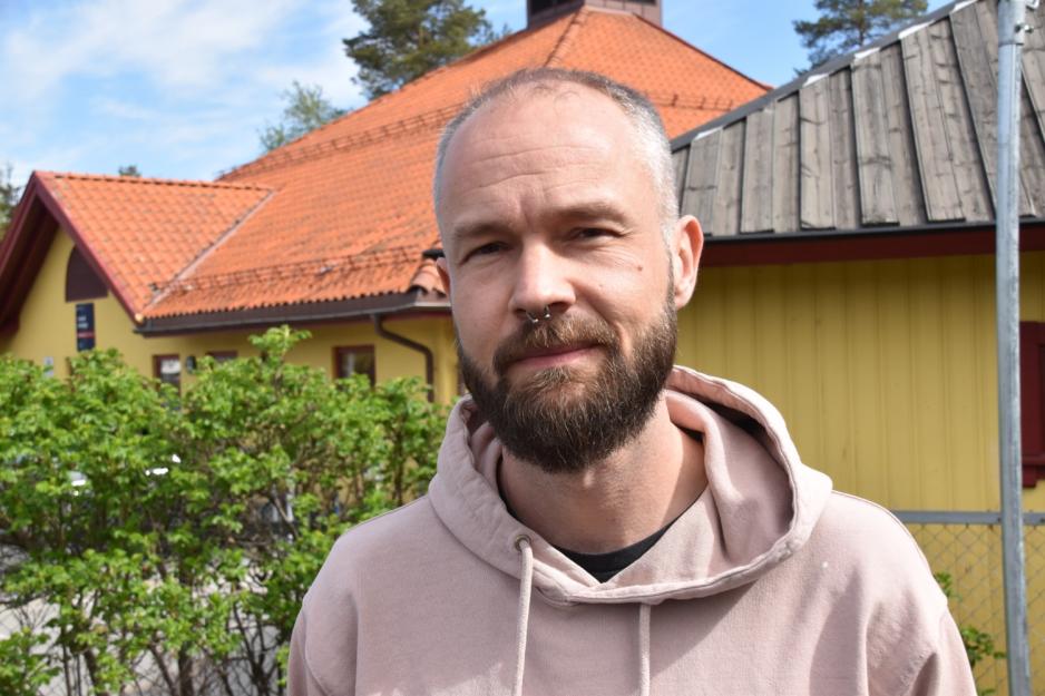 Lars Robert Embretsen st&aring;r foran Taranr&oslash;d barnehage
