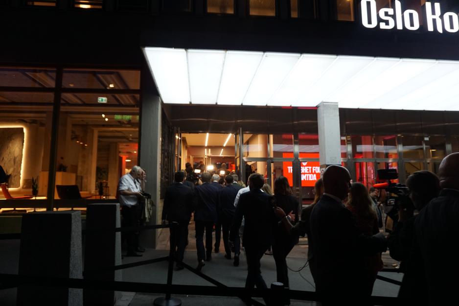 St&oslash;re g&aring;r inn i valgvaken