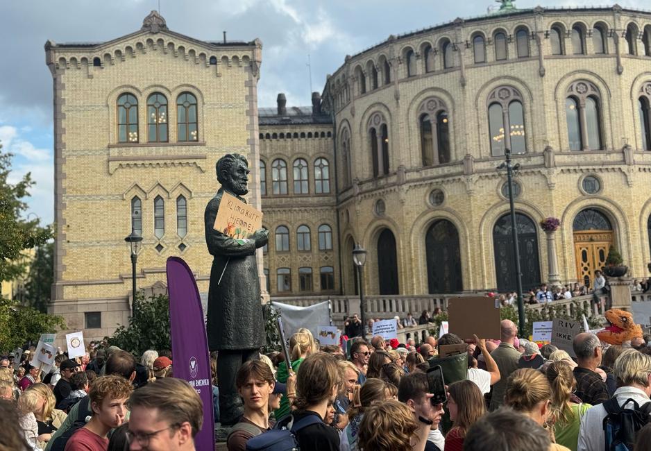 Klimademonstrasjon utenfor stortingen