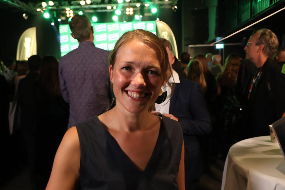 Une Bastholm p&aring; valgvaken til MDG 2025