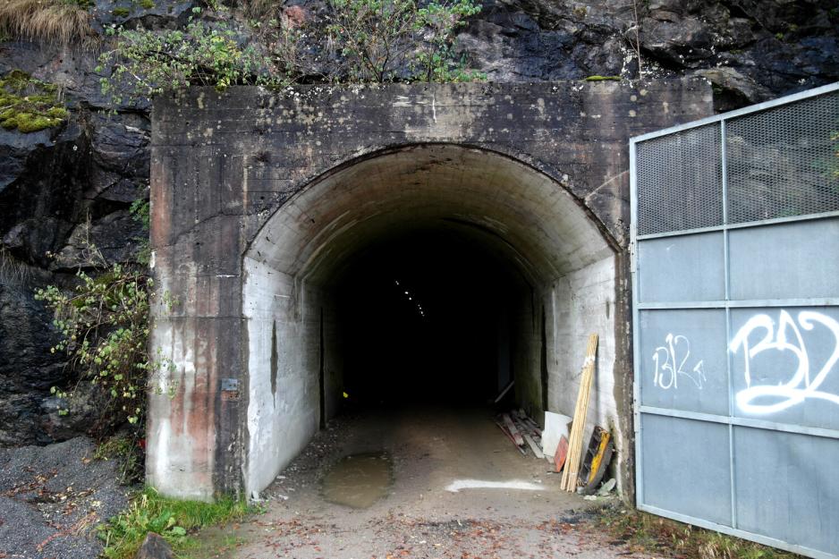 Inngangen til en av de mange nedlagte gruvene på Ulefoss, Telemark