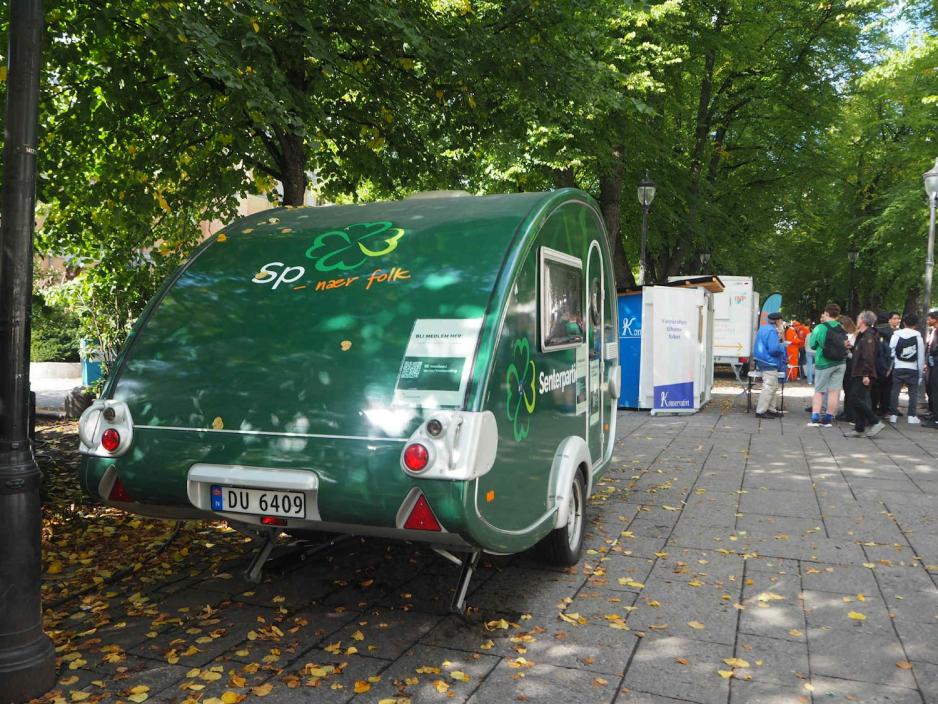 Ingen st&aring;r ved Senterpartiet sin valgbod p&aring; Karl Johan.