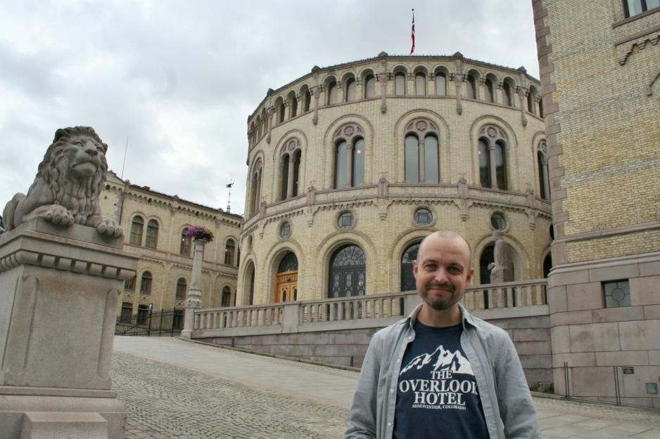Politisk r&aring;dgiver H&aring;kon Lindahl foran Stortinget