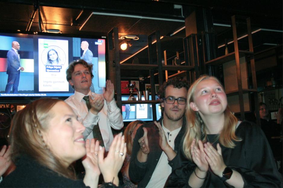 Smilende deltakere ved MDGs etterfest p&aring; Pokalen