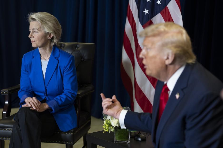 Ursula von der Leyen, president for Europakommisjonen, og Donald Trump, USAs president, under et møte i 2025.