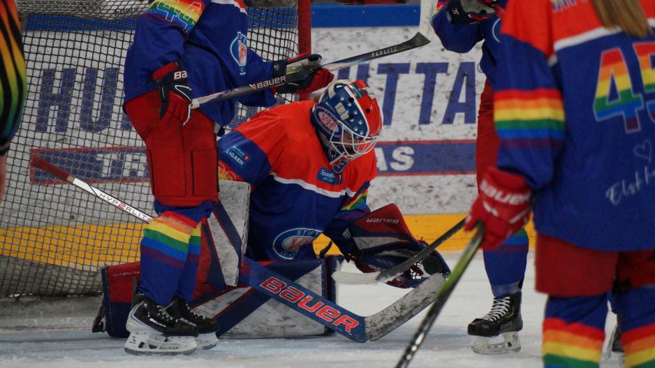 Vålerengas keeper fanger pucken i hånden