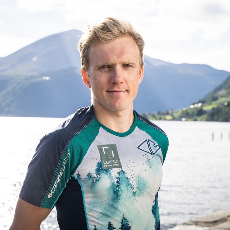 Han-Inge Klette portrettbilde foran en fjord