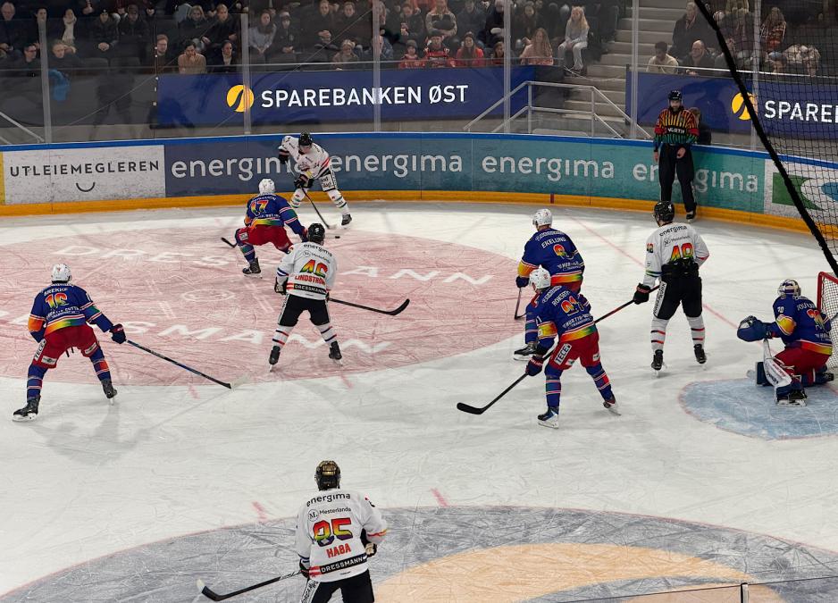 Spillerne ute på isen