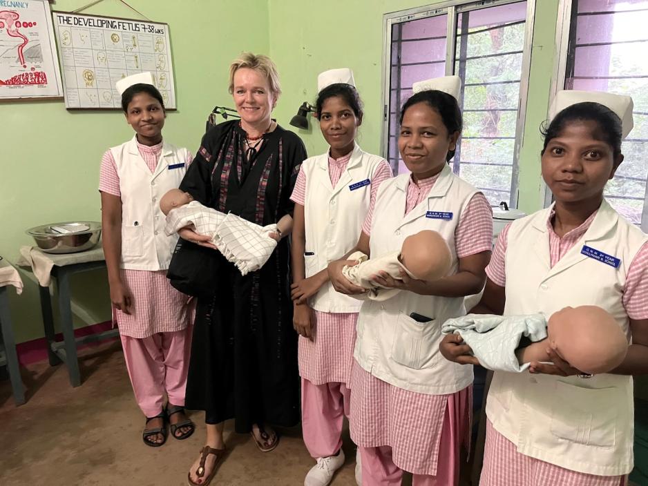 Rektor på Danvik Jorun Grønset Løvoll på et sykehus i India