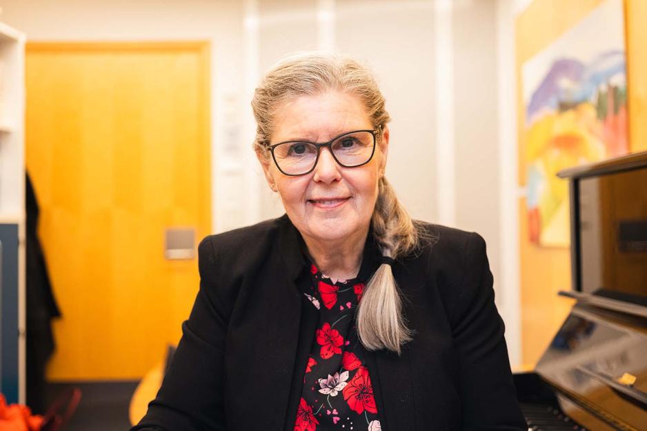 Portrett av Gro Trondalen fra NMH på sitt kontor
