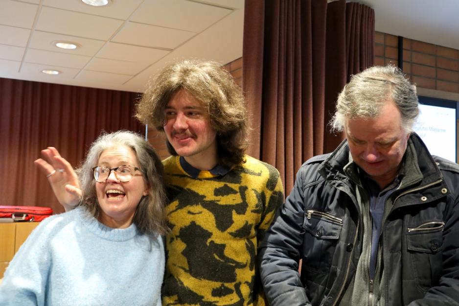 Laban og foreldre sammen på Sonisk hage