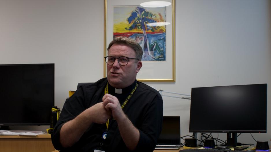 lufthavnpresten på kontoret