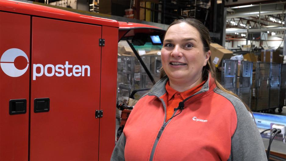 dame smil posten rød