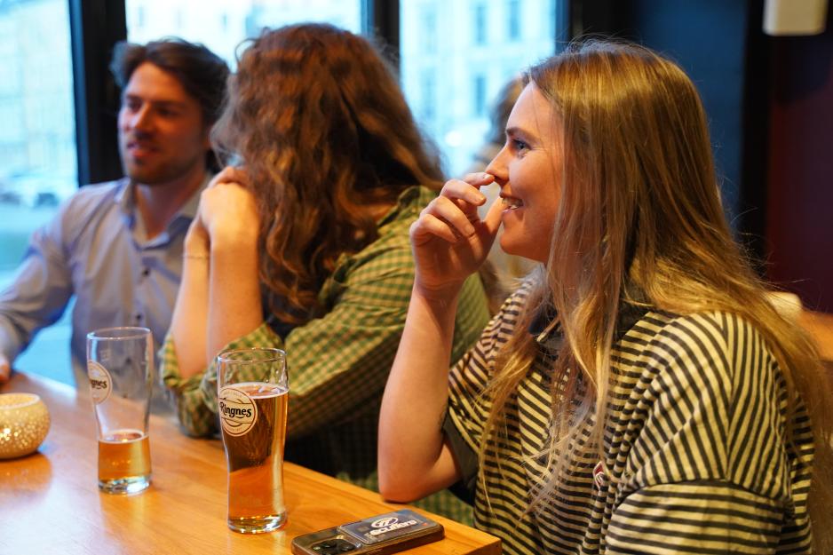 På bar