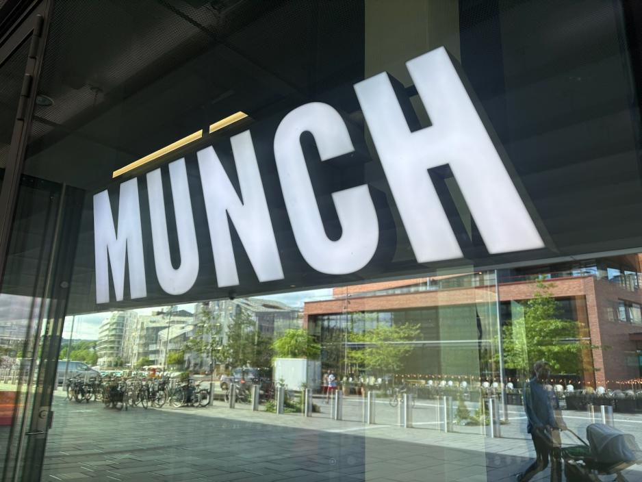 Bildet viser et skilt der det står MUNCH.
