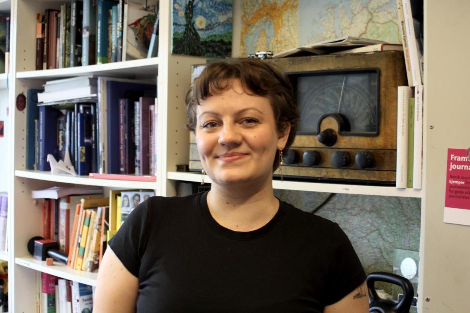 Emma Rolfsnes Sele på kontoret sitt