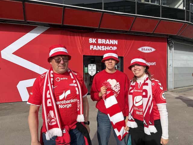 Brann supportere på cupfinalen for kvinner på Ullevål stadion