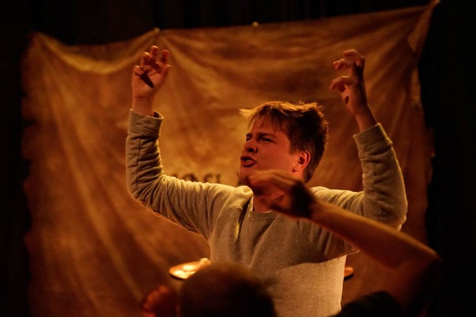 Henrik Torsteinsen fremf&oslash;rer