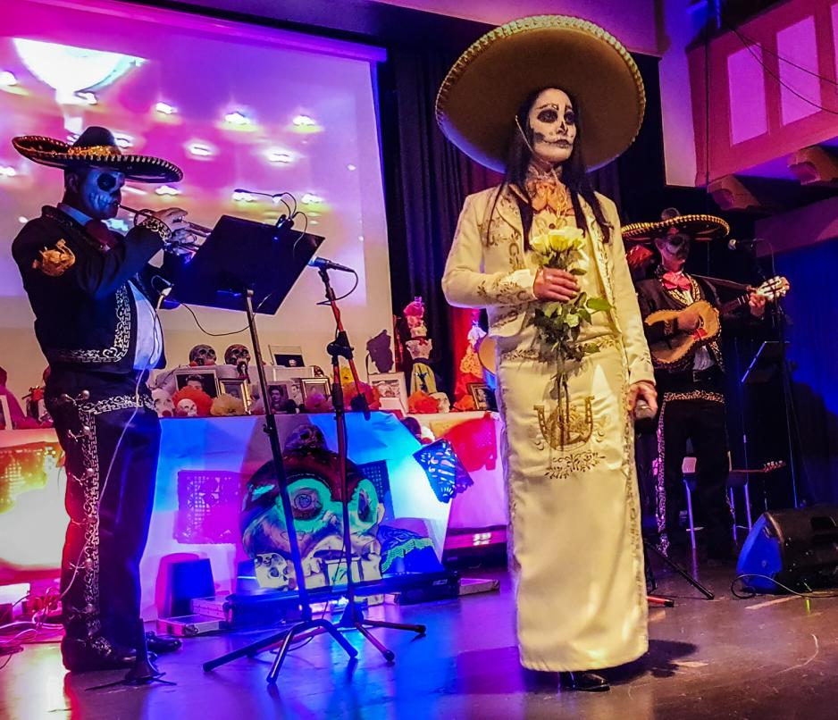 DLM - Alma Flores front stage