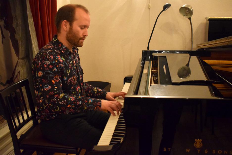 andreas l&oslash;ken taklo spiller piano