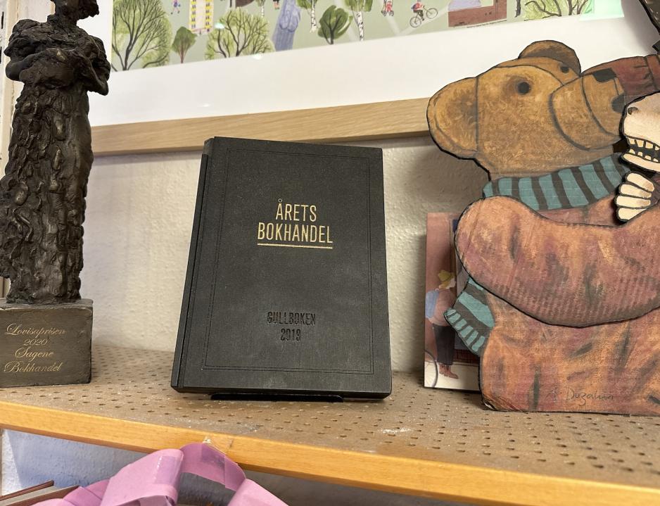 Prisen som er bevis p&aring; at de ble &aring;rets bokhandel i 2019