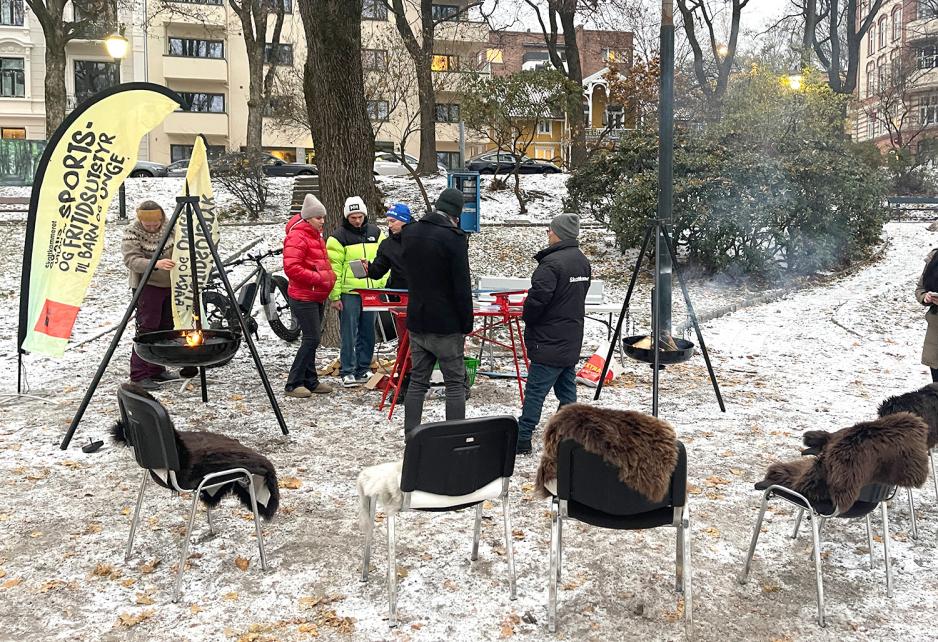 Arrangement, folk, b&aring;l 