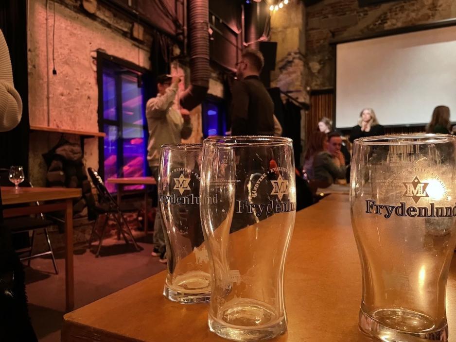 To av medlemmene i podkastgruppen "Hva n&aring;?" intervjues av Anna. 