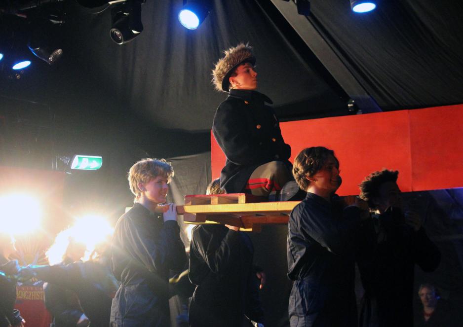 Lederen for Kongzhistan blir b&aelig;rt