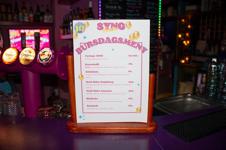 Bilde av bursdagsmeny p&aring; Syng under ti&aring;rs jubileum. 