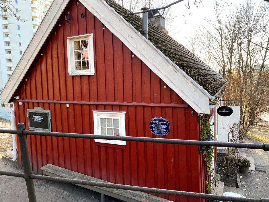 Bilde av H&oslash;nse - Lovisas hus p&aring; sagene