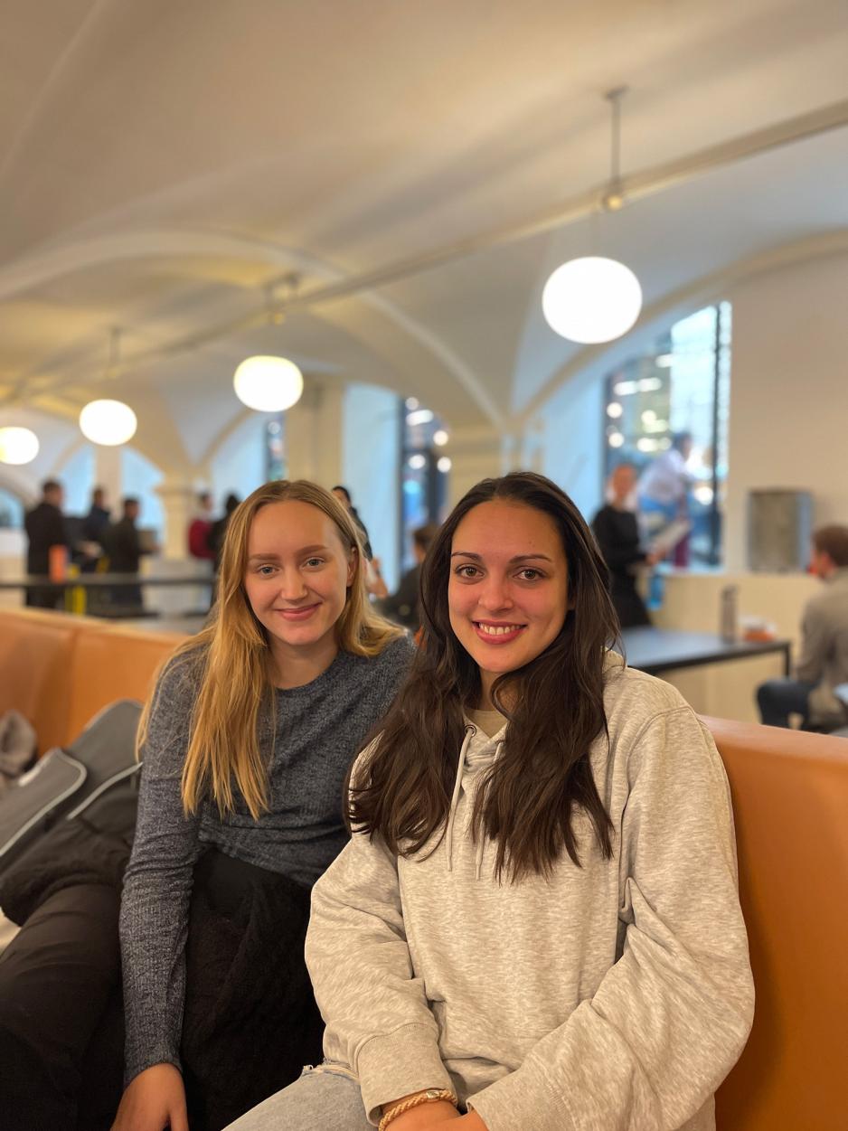 Bilde av l&aelig;rarstudentane Rebecca Thoresen og Kristin Moen ved OsloMet. 