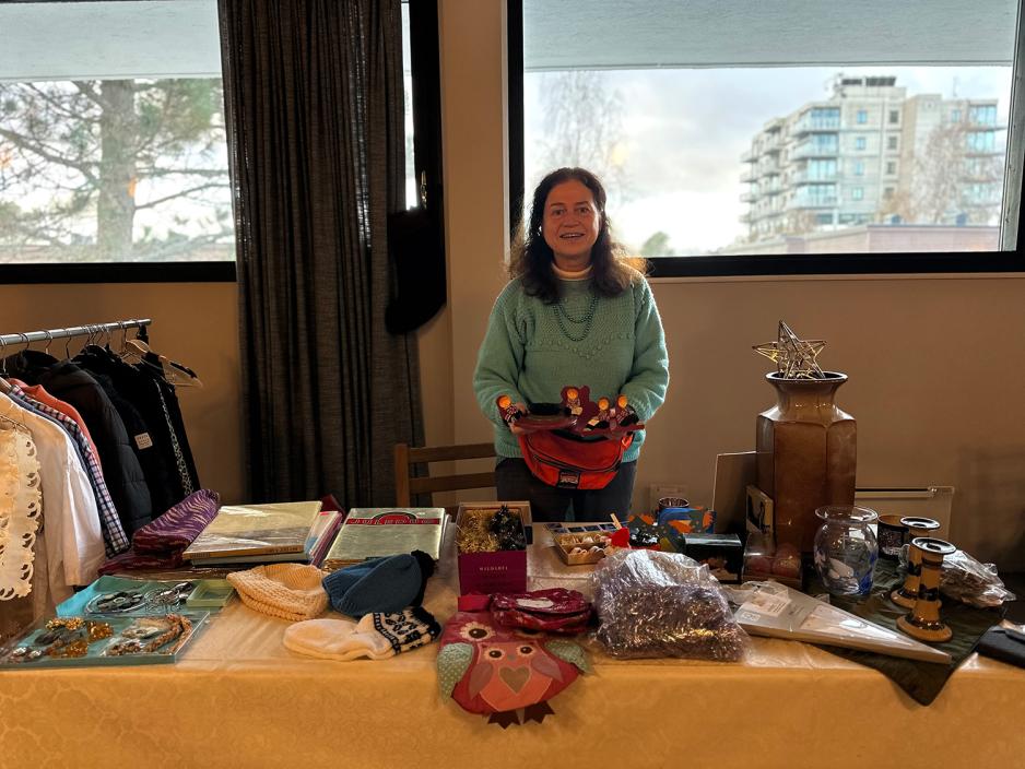 Markedets arrang&oslash;r Helene Rochstad, som st&aring;r ved dagens brukt stand.