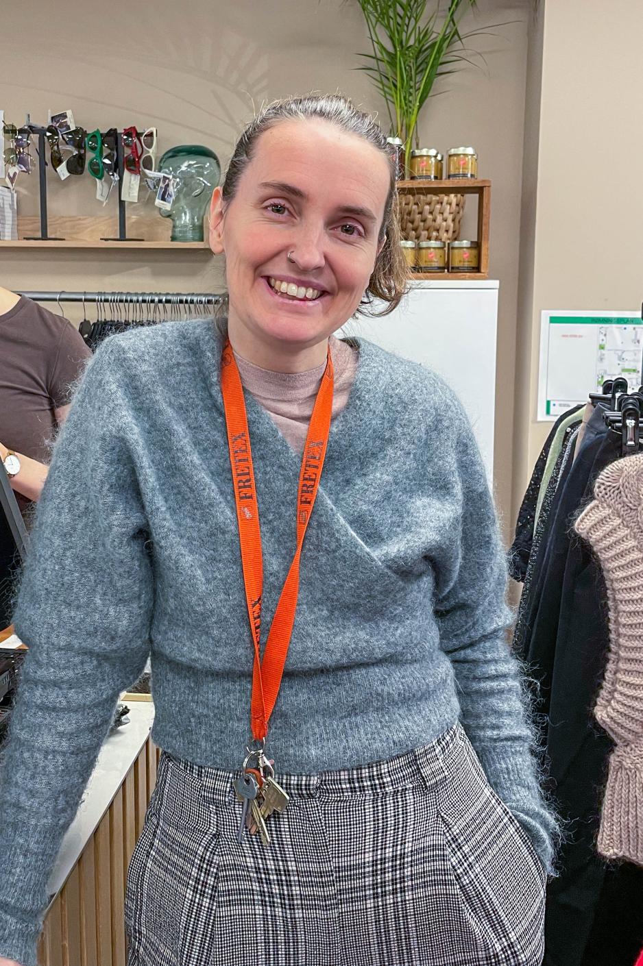 Portrett av Birgitte Glette som er butikksjef p&aring; Fretex Arkivet