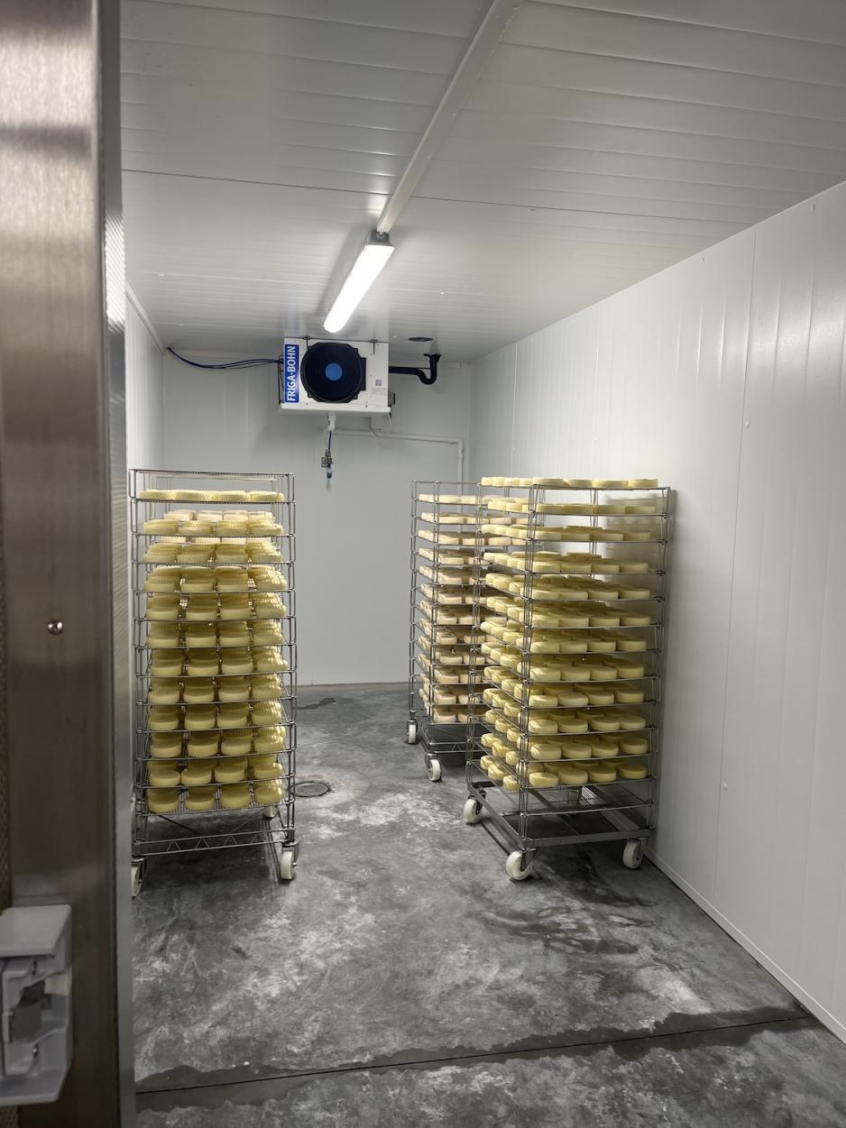 Brie st&aring;r p&aring; modningsrom