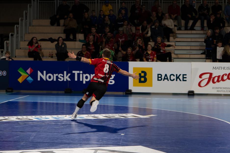 Nummer 8 i &Oslash;IF som feirer