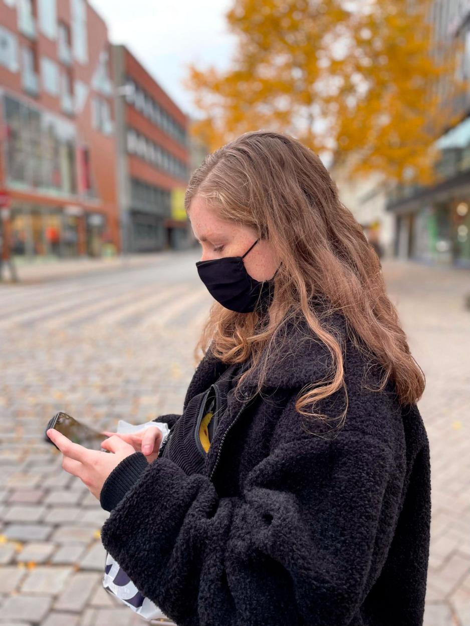 Celina p&aring; telefonen