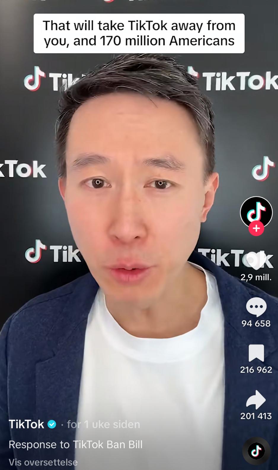 Bildet viser en skjermdump fra TikTok. Shou Zi Chew er i bildet og snakker til sine f&oslash;lgere om den nye loven. 