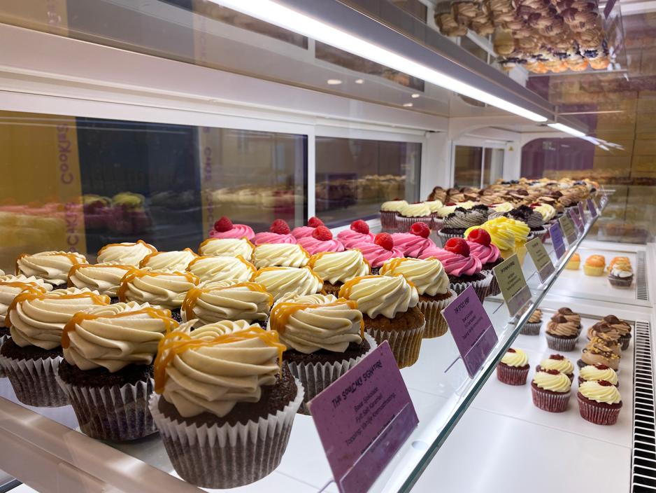 Bilde av fargerike cupcakes i disk