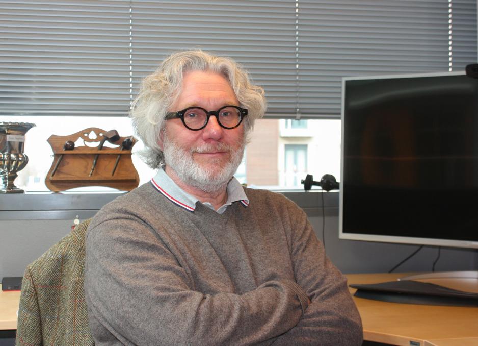 Mann p&aring; kontor