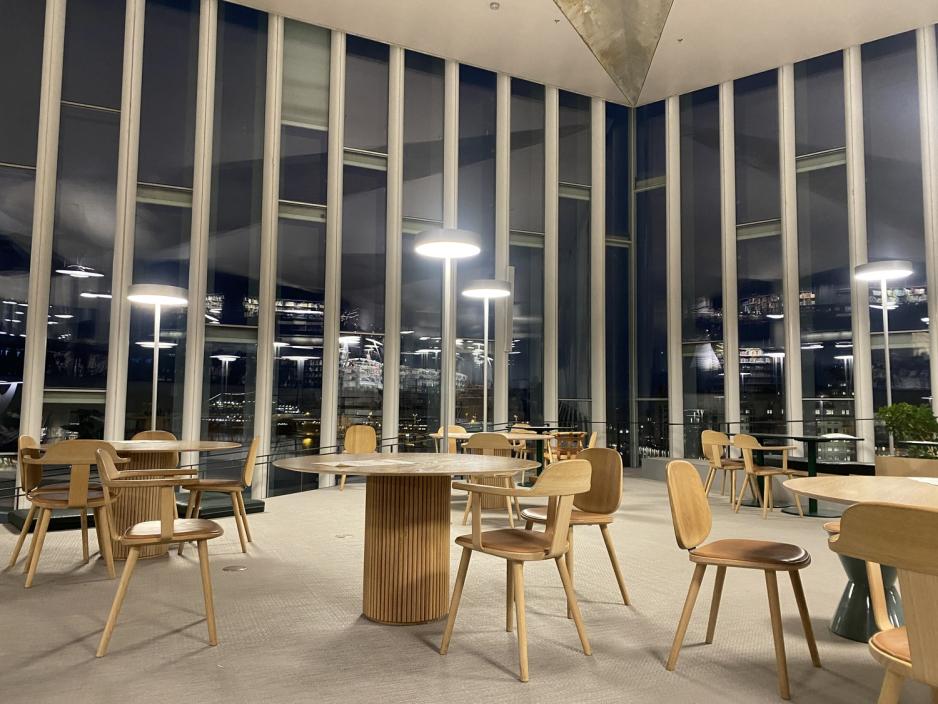 Innsiden av biblioteket Deichman Bj&oslash;rvikas "Kringsj&aring;"