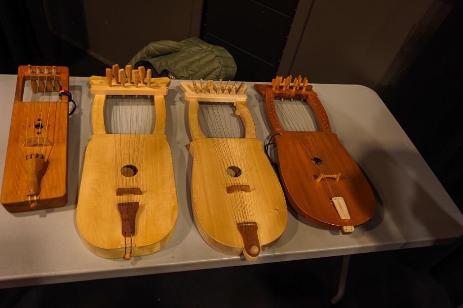 Ferdig laget lyrer til visningog pr&oslash;ve. Foro: Kiana Hassani