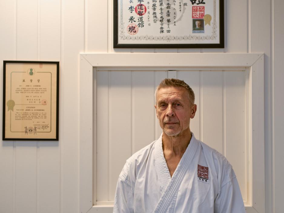 John Alexander Lundberg, trener og eier av R&oslash;a Kampsport