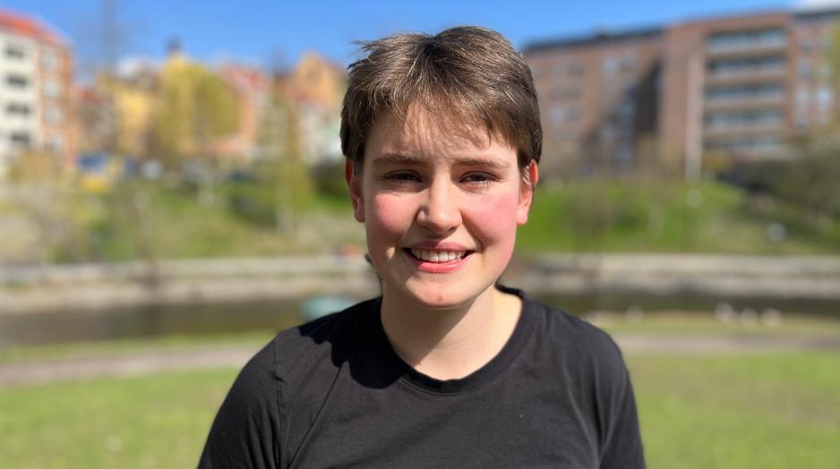 Embla Sj&oslash;voll ute i sola 