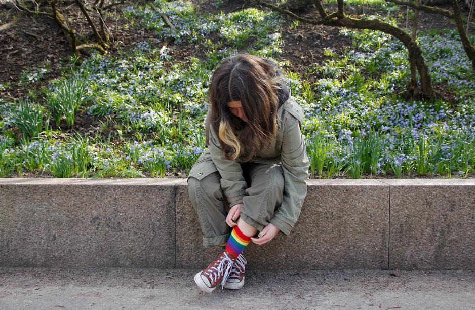 Helena fikser p&aring; sokken