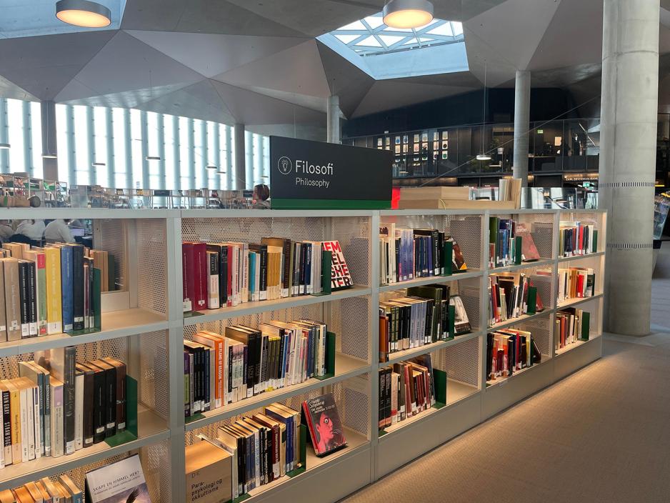 litt av filosofisamlingen p&aring; Deichman