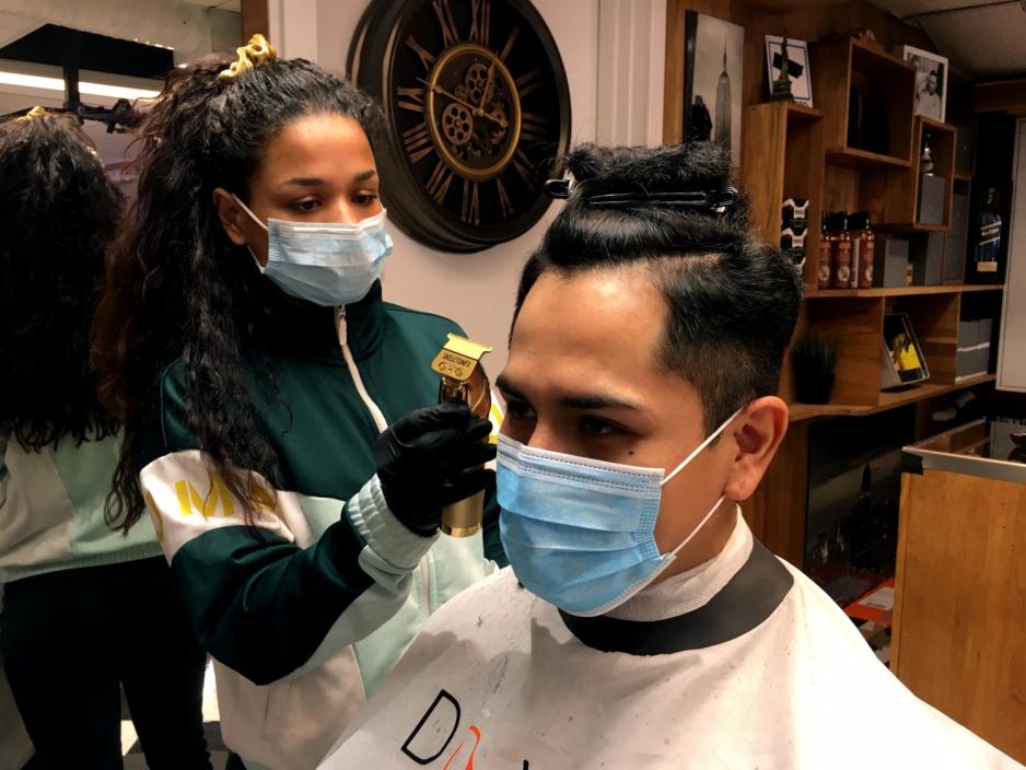 Fris&oslash;r klipper h&aring;r