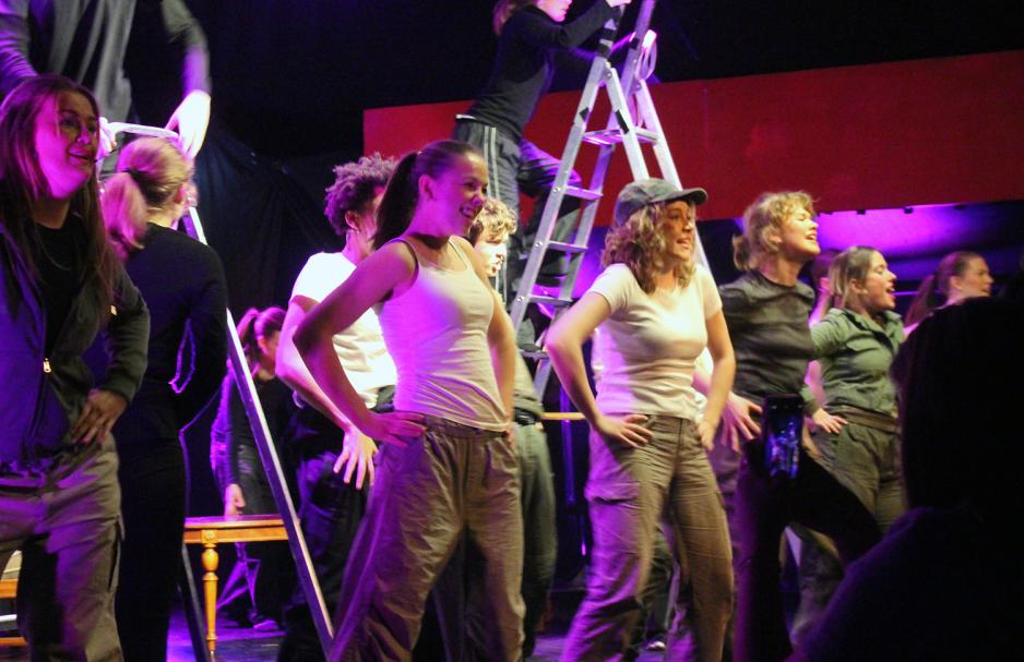 Bilde av full scene p&aring; fossrevyen