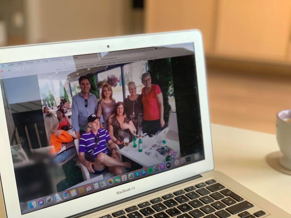 Pcen til Goran Minic som har oppe et bilde av han og hans gamle klassekamerater p&aring; 40&aring;rs reunion 