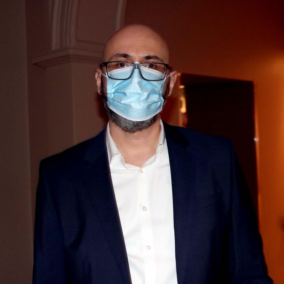 Haris Disdar p&aring; Bosnia-Hercegovinas nasjonaldagmarkering.